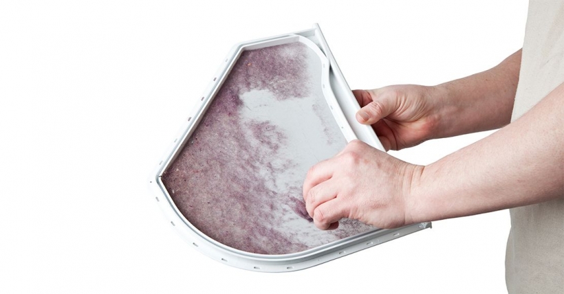 Cleaning the dryer air filter