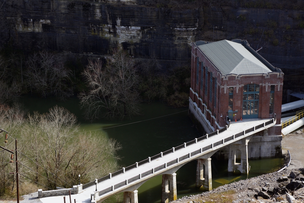 aerial photo of Dix Dam hydroelectric plant