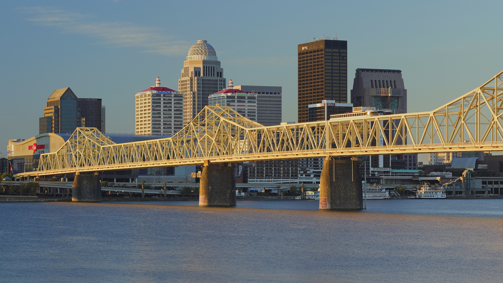 Louisville, Kentucky skyline in daytime