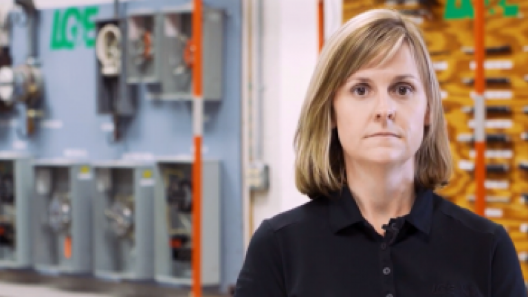 female employee explaining outage restoration process
