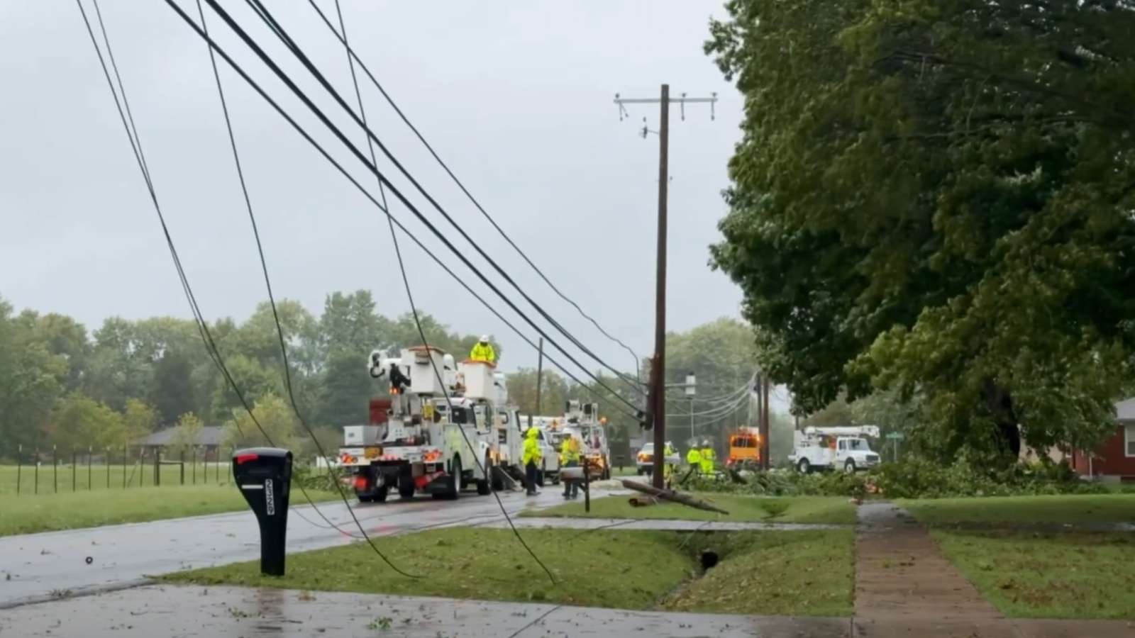 Crews restoring power