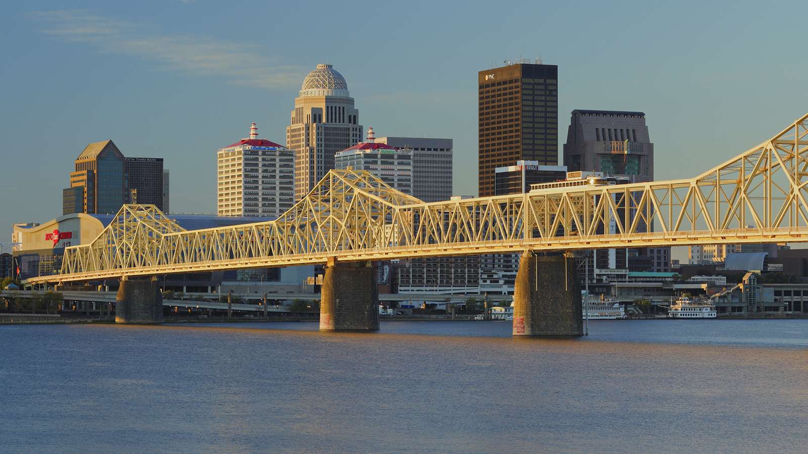 Louisville, Kentucky skyline in daytime