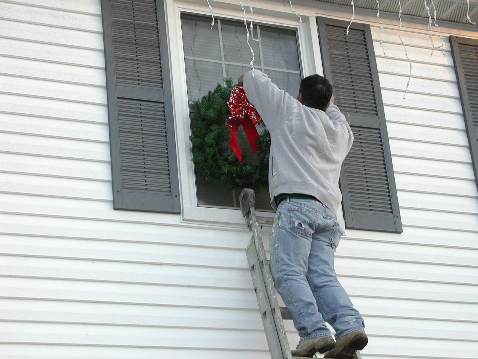 Hanging holiday decorations